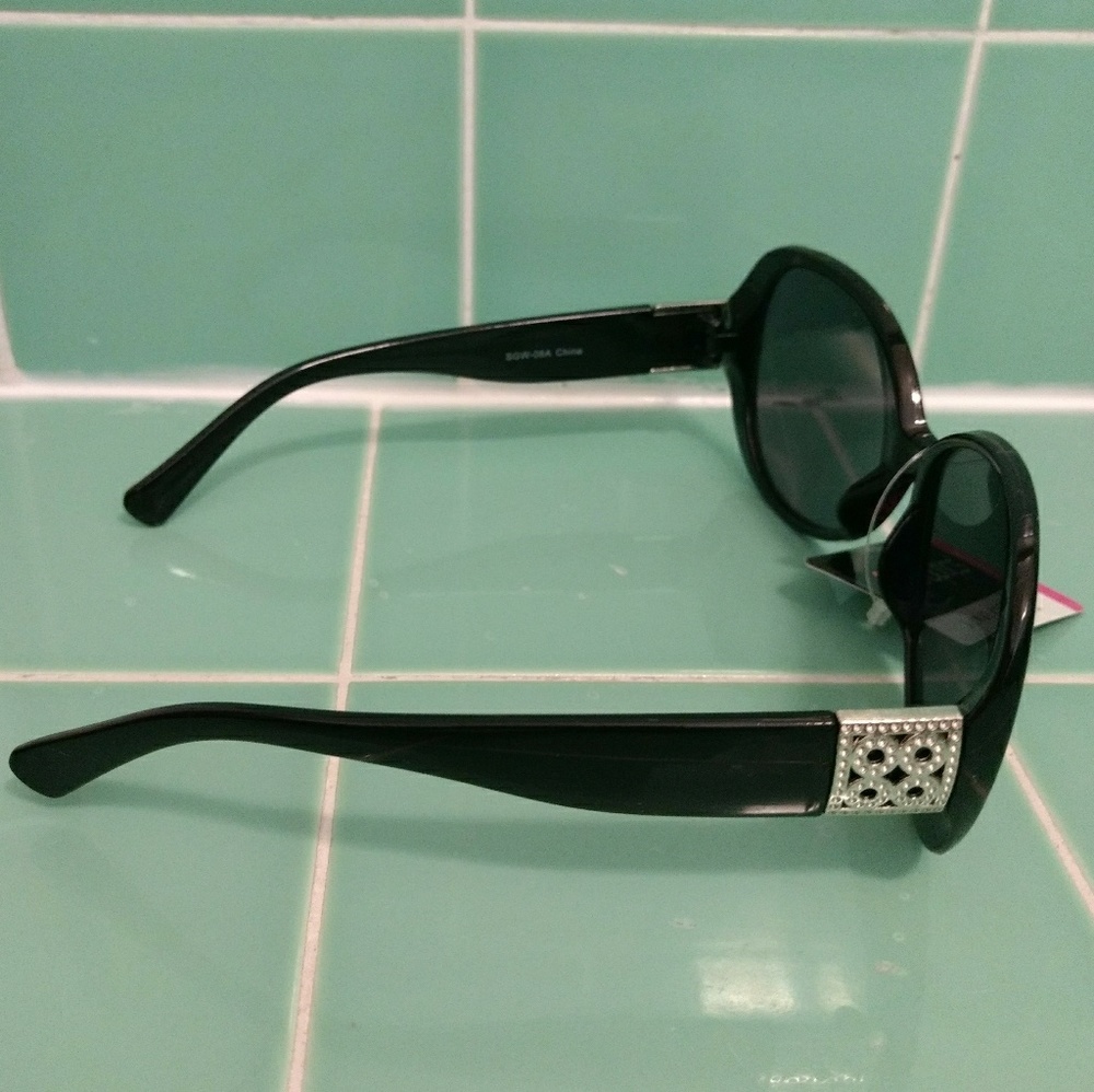 Sunglasses - Picture 2 of 6
